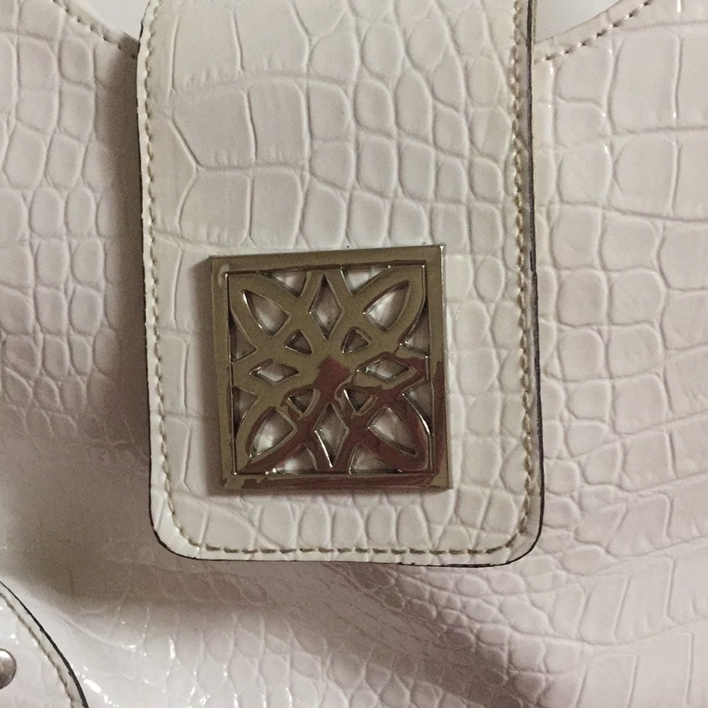 ๐๐White Pocket Book๐๐ - Picture 3 of 6